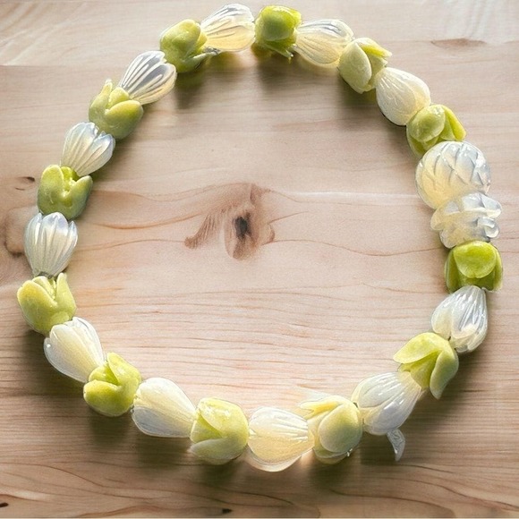 Handmade Jewelry - Handmade Pikake Mother of Pearl Pakalana Floral Pineapple Beaded 7" Bracelet
